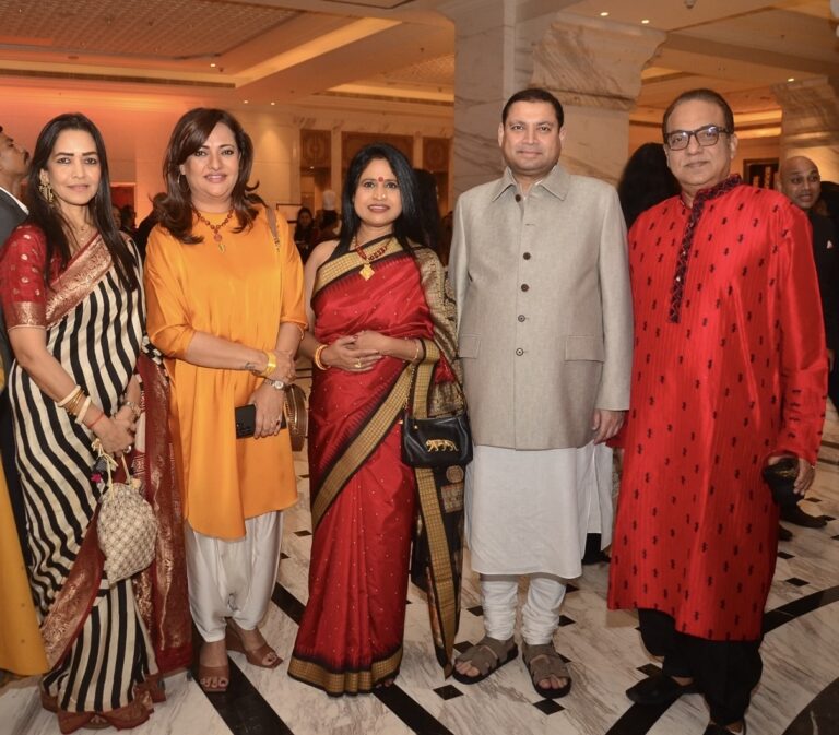 Sundeep Bhutoria with (L-R) Esha Dutta, Nilanjana Sharma, Shukla Sil and Arindam Sil