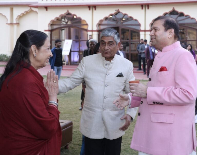 Sundeep Bhutoria with Sudhir Kasliwal and his wife