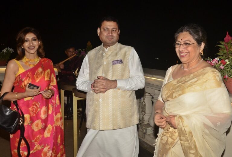 Sundeep Bhutoria with Sreenanda Shankar and Tanusree Shankar