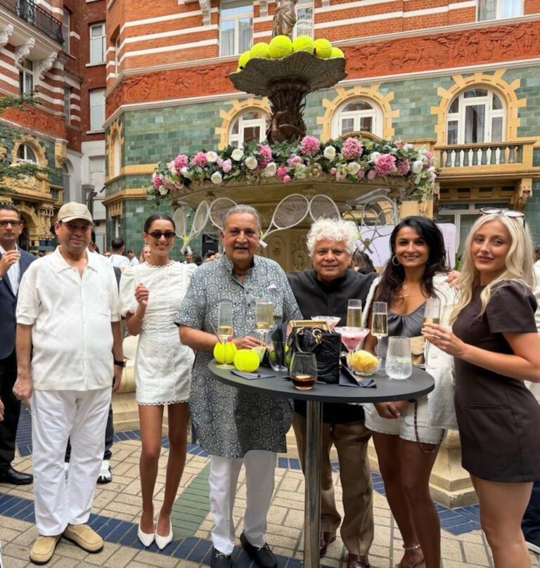 Sundeep Bhutoria with Suhel Seth and Maharaja Gaj Singh ji and other guests